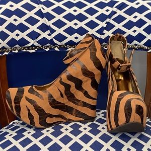 Luichiny Women's Tone Down Platform Sandal Luichiny Women's Tone Down Platform Sandal